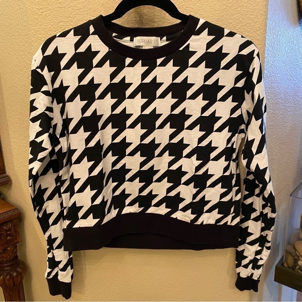 FOREVER 21 Girls Black & White Patterned Sweater Size Medium